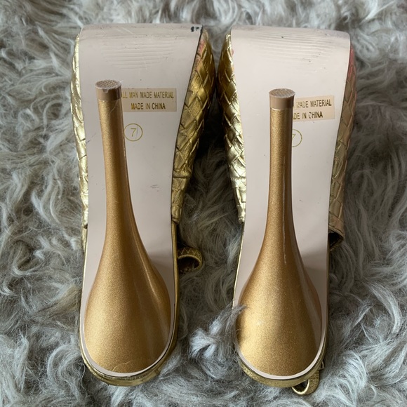 Gold sling heels - Picture 3 of 9
